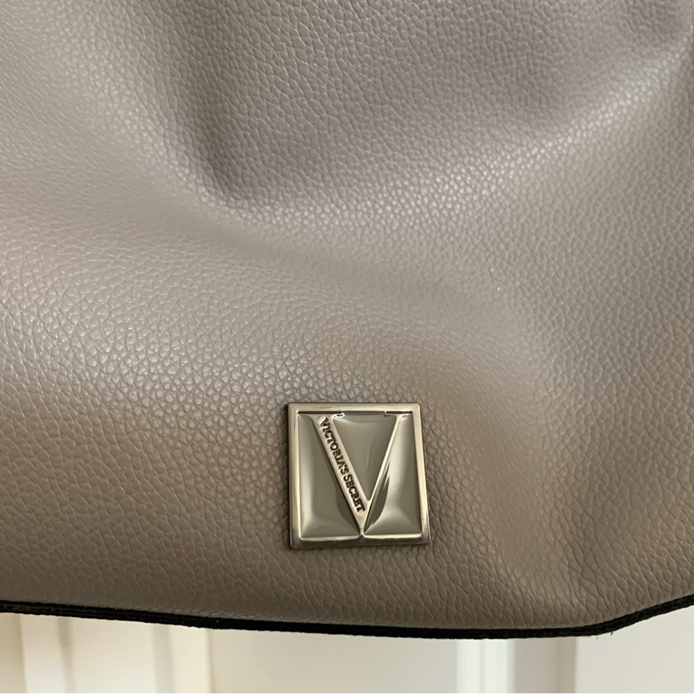 VICTORIA’S SECRET SHOULDER/HAND CURVE BAG - Picture 3 of 8